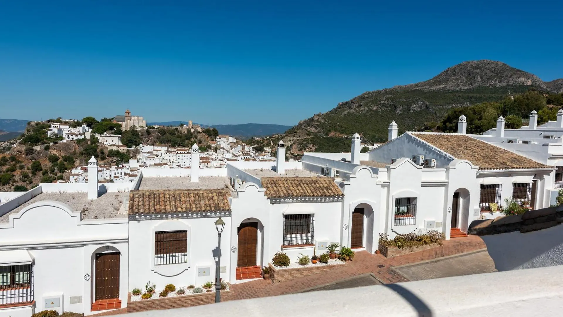 Casa Casares: Stylish Retreat with Pool and Terraces Guest House 0*, Casares Spain